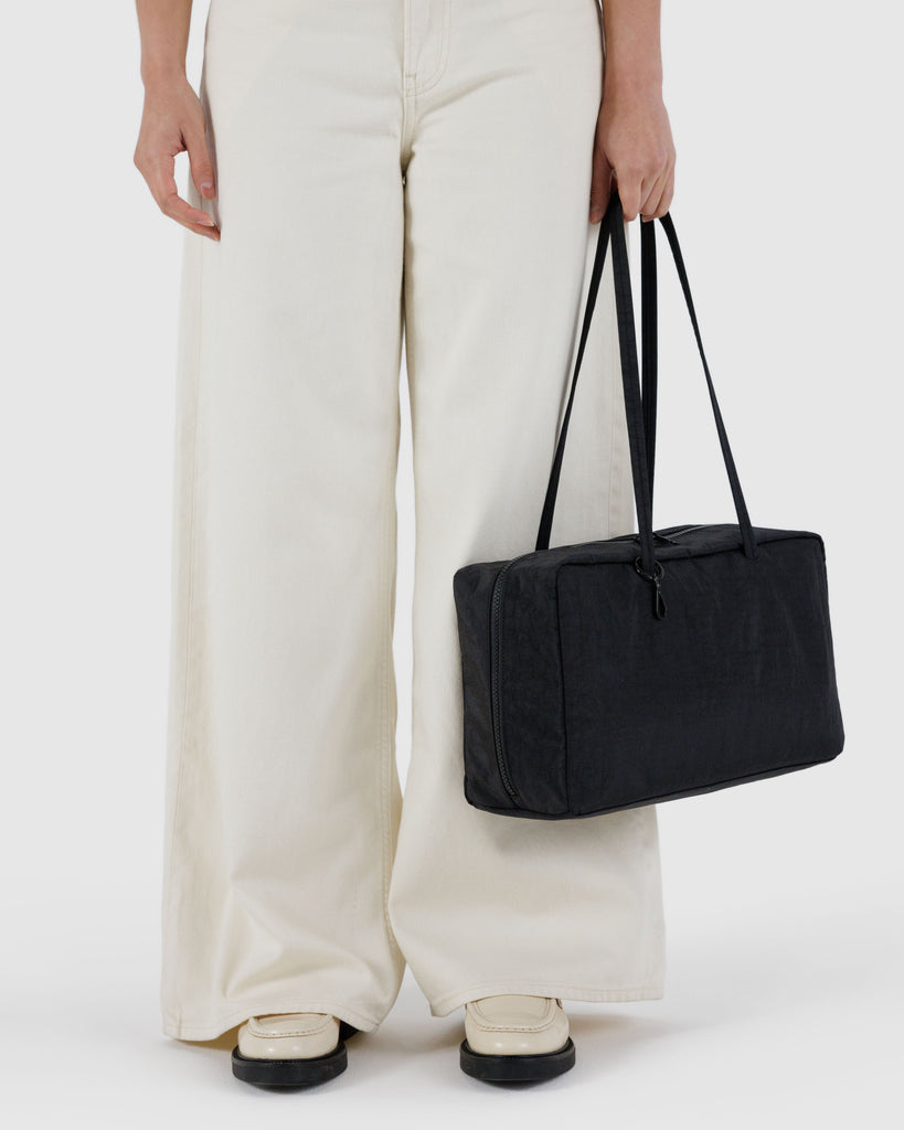 Baggu Medium Nylon Bowler Bag Black – Recycelte, geräumige Handtasche mit Charm-Schlaufen